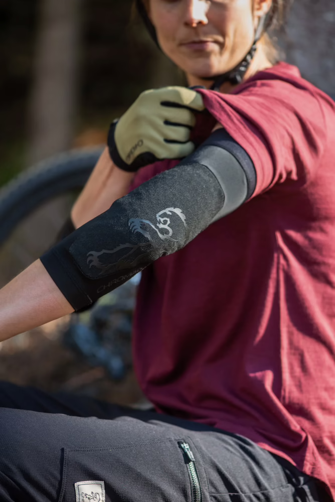 Chromag Shift Elbow Pad - Image 2