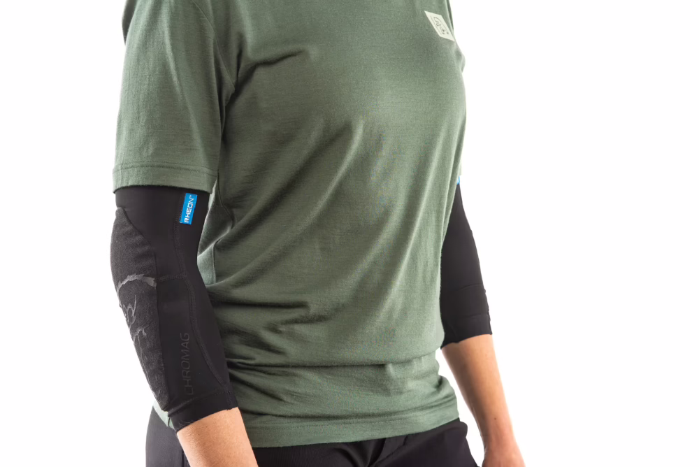 Chromag Shift Elbow Pad - Image 3